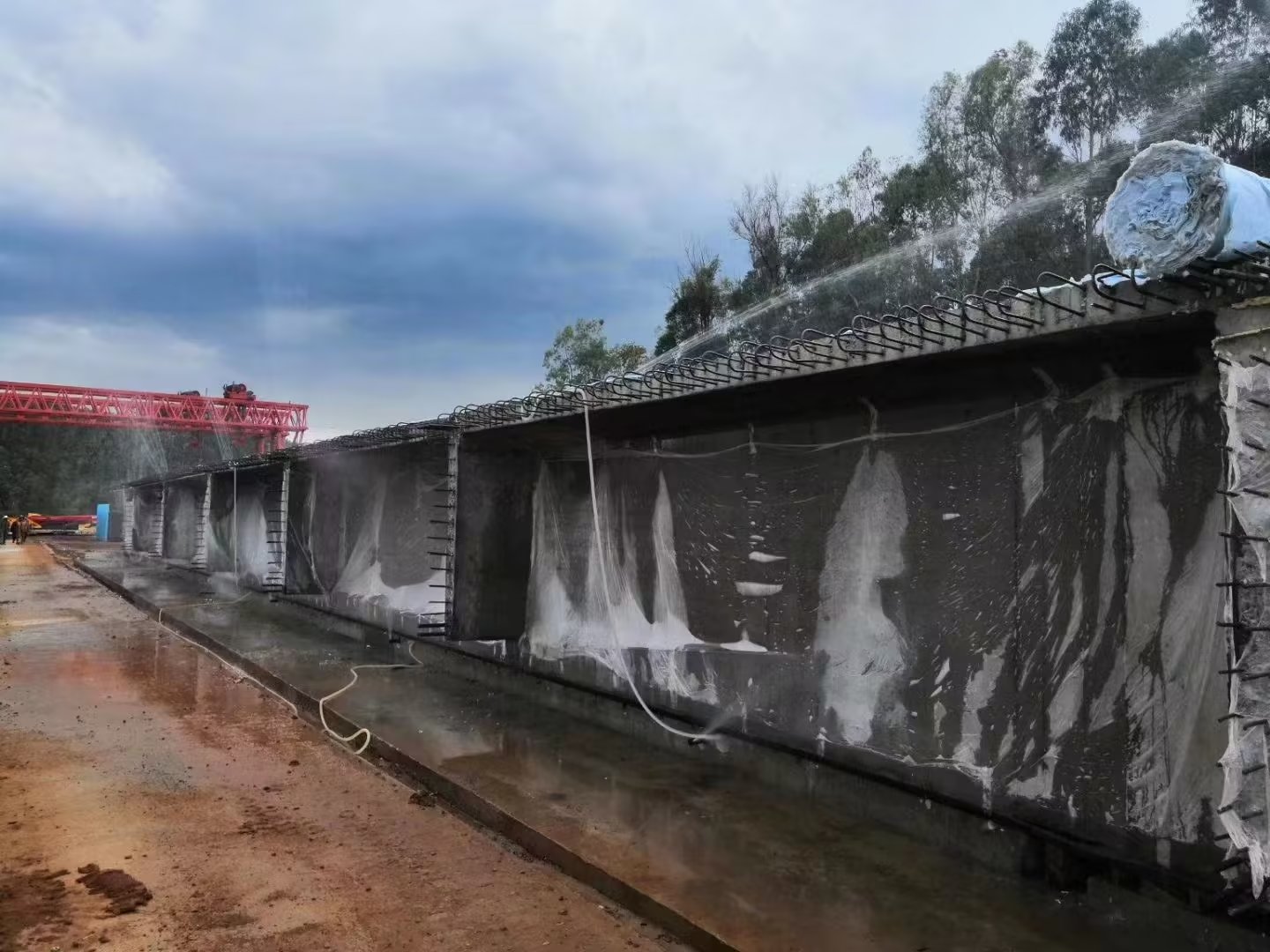 布料機、大型布料機、行走式布料機、圓筒布料機、行走式液壓布料機、移動式液壓布料機、電動布料機、手動布料機、梁場專用液壓布料機